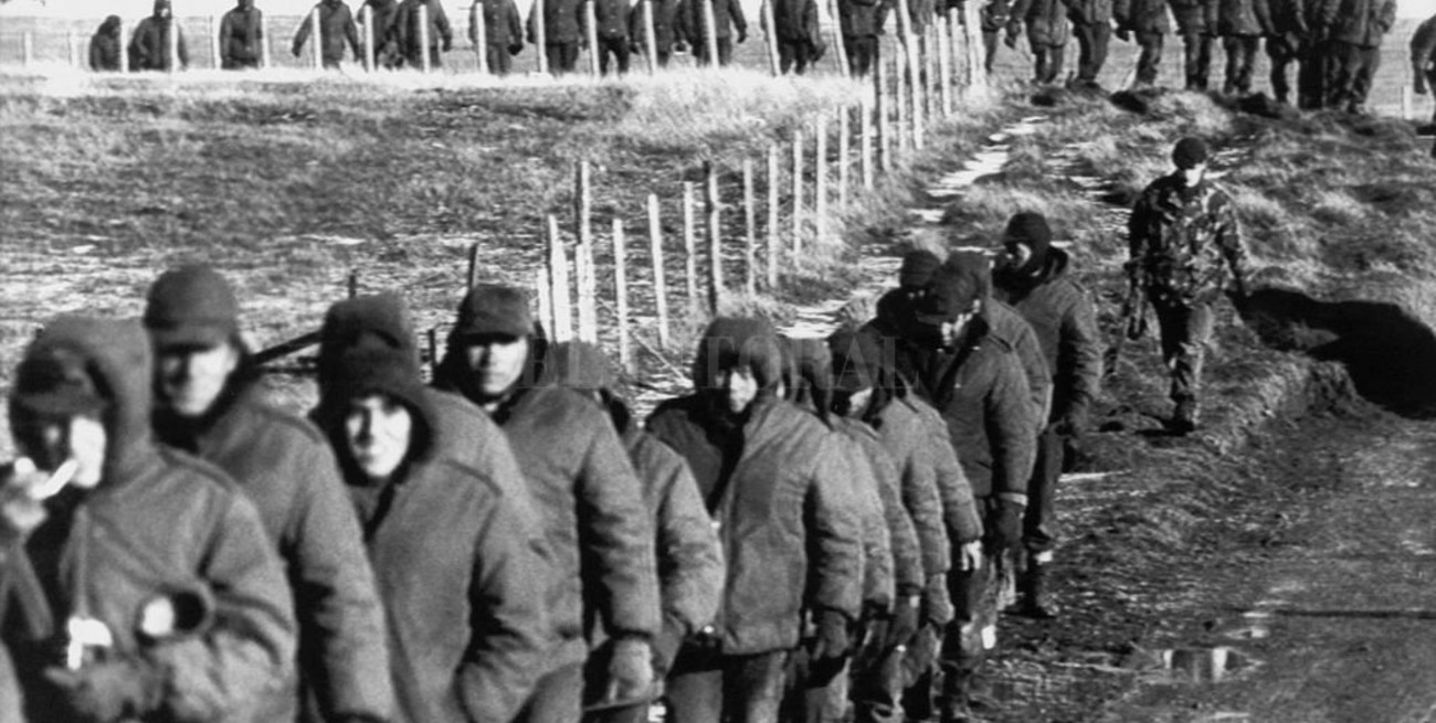Militares deberán responder si "enterraron hasta el cuello" y "estaquearon" a soldados en Malvinas