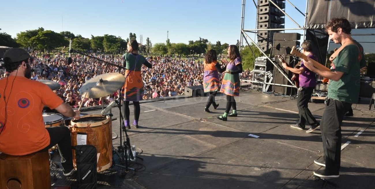 Canticuénticos festejó junto a El Litoral