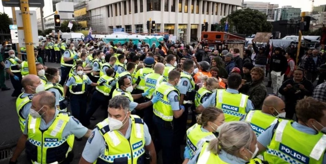 Para impedir nuevas protestas antivacunas se le ampliaron los poderes a la Policía en Canadá