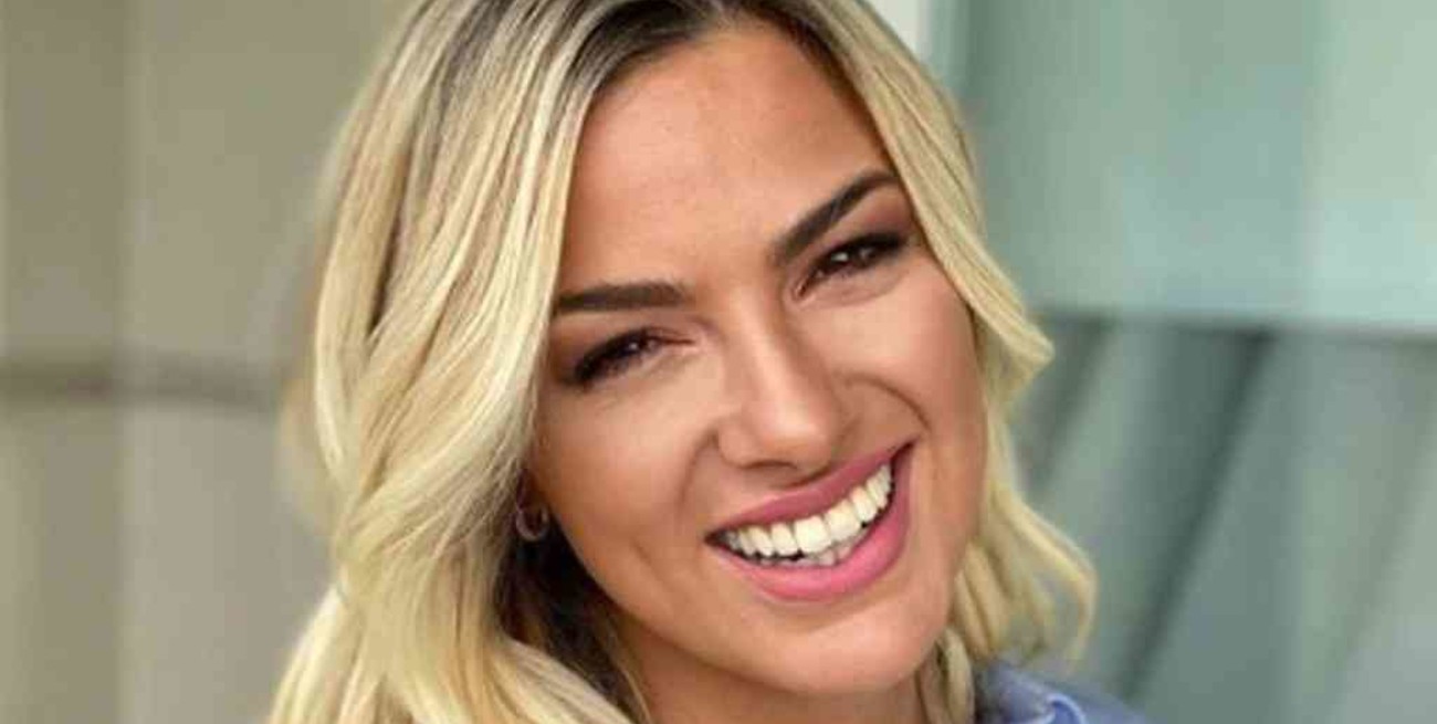 Romeo Santos le envió rosas azules a Ailén Bechara por el Día de los Enamorados