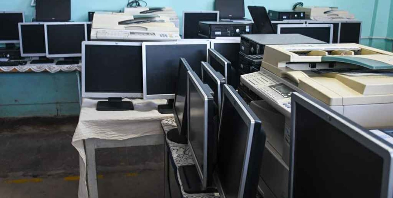 Detenidos repararon y donaron computadoras a escuelas rurales de Córdoba