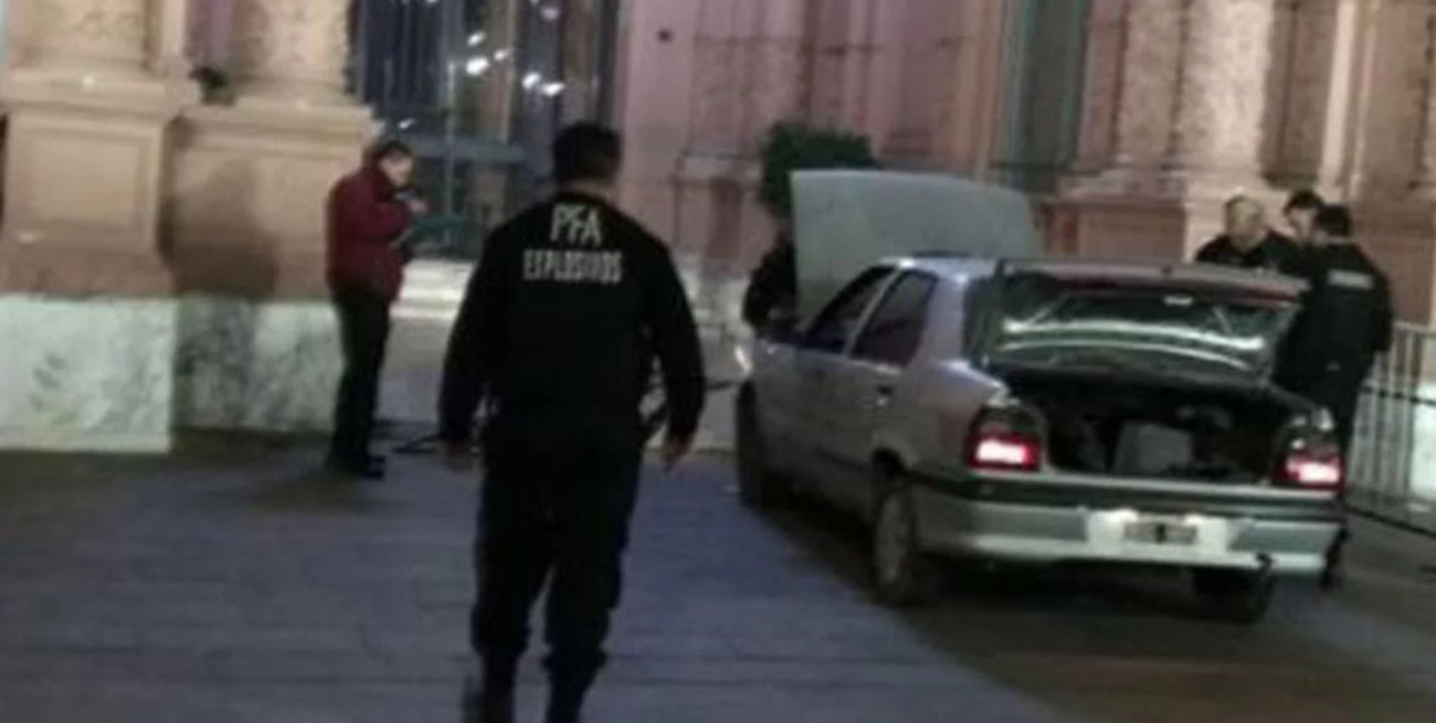 Internaron en el Borda al hombre que chocó su auto contra la Casa Rosada