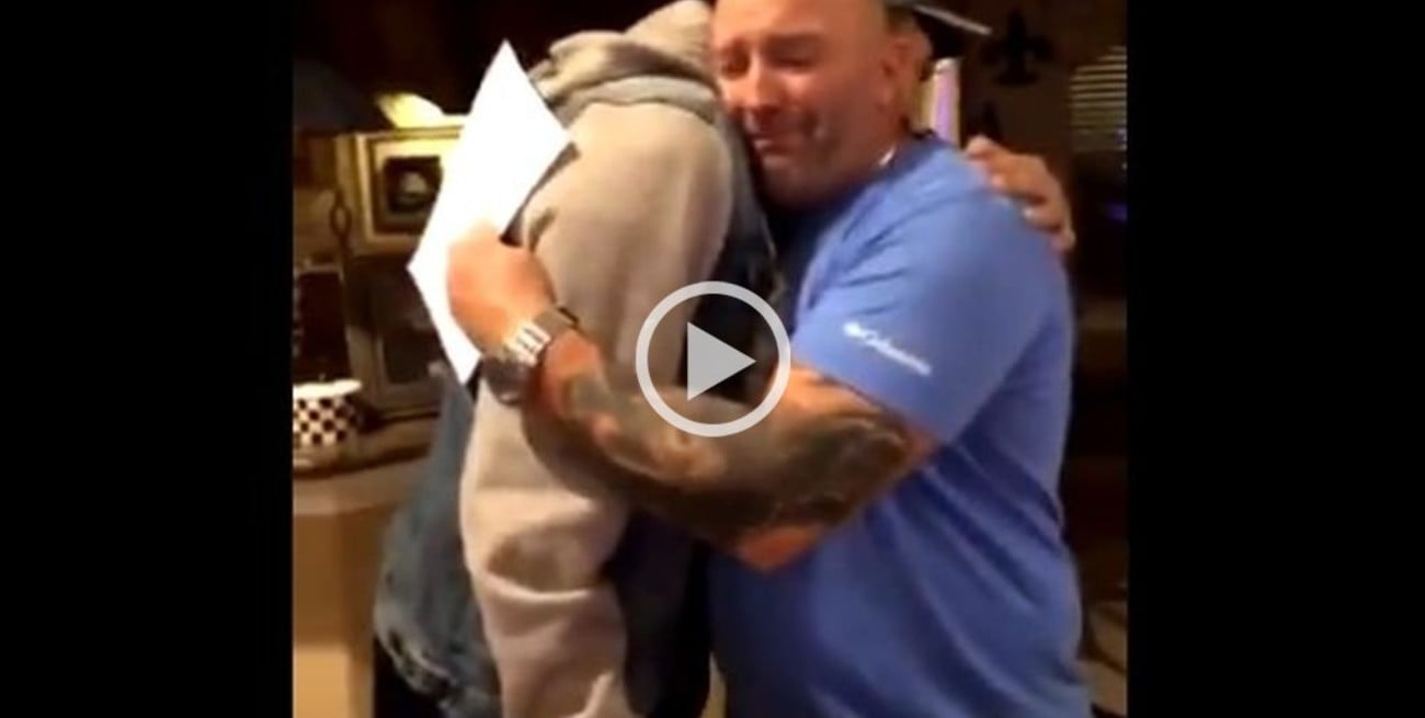 Viral: Le regaló a su padrastro en navidad los papeles para que lo adopte