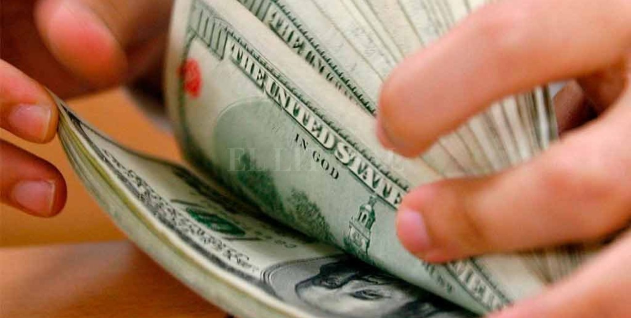 El dólar comenzó mayo con una suba del 1,45% y cerró en $ 46