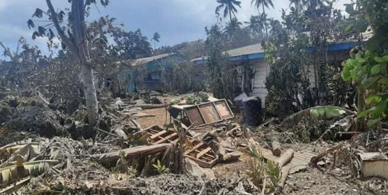 Crisis de agua en Tonga, después de ser golpeada por un tsunami
