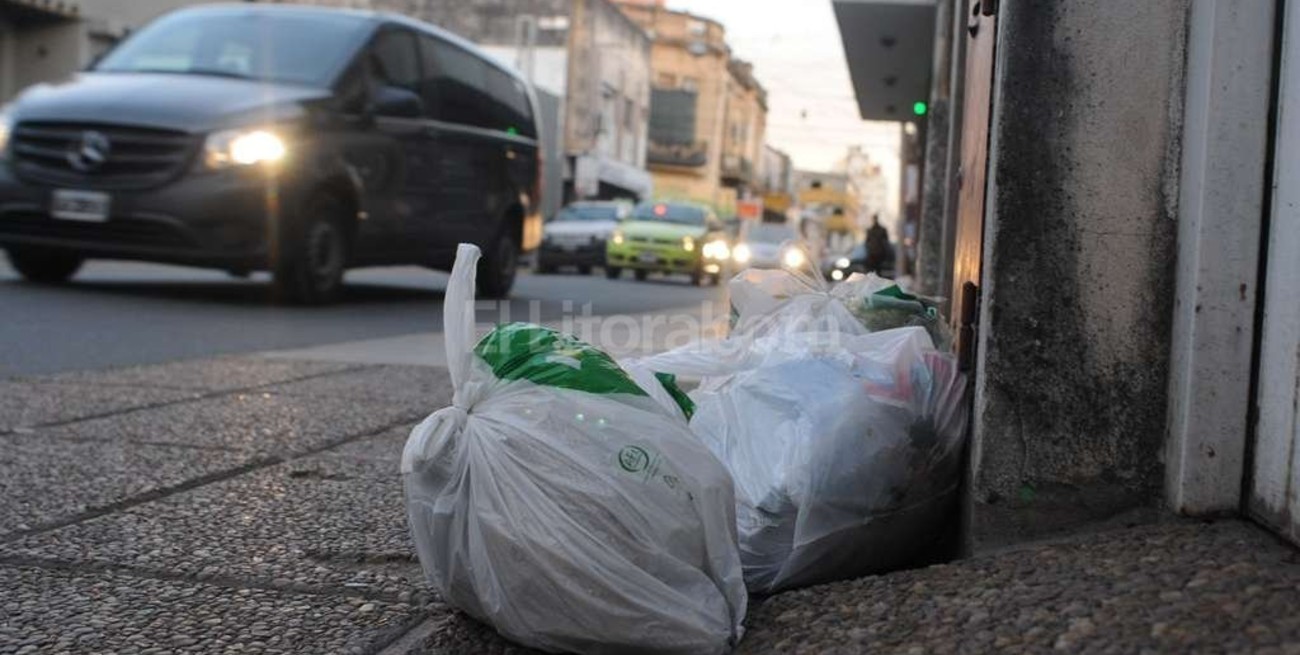 La protesta de camioneros afecta dos rubros clave: residuos y combustible