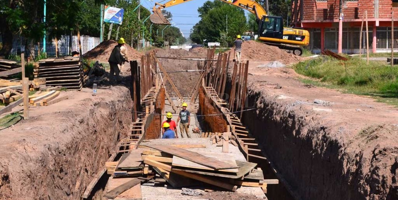 Santo Tomé: el entubado del canal Roverano avanza en dos frentes