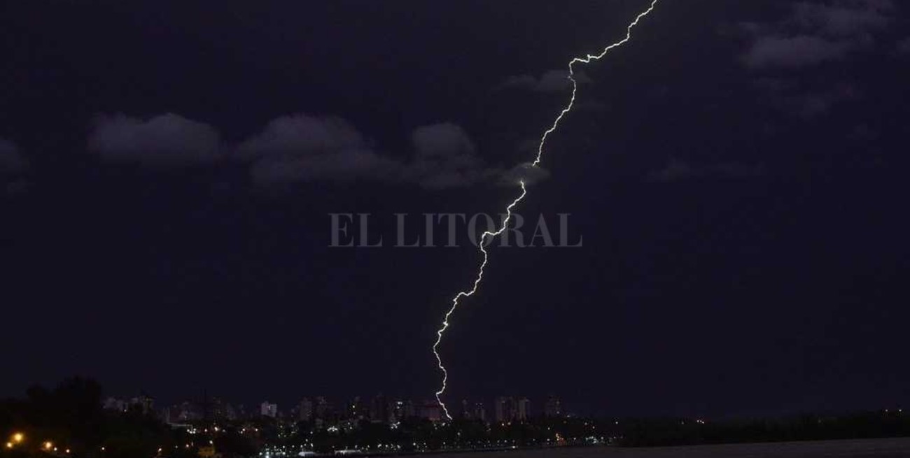 Espectaculares imágenes de rayos en Paraná