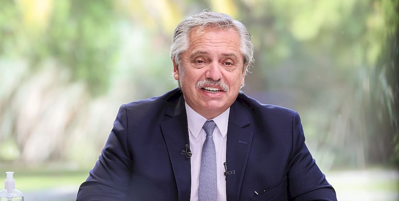 Fernández aseguró que este mes llegarán "vacunas suficientes" para "acelerar el ritmo" de la vacunación