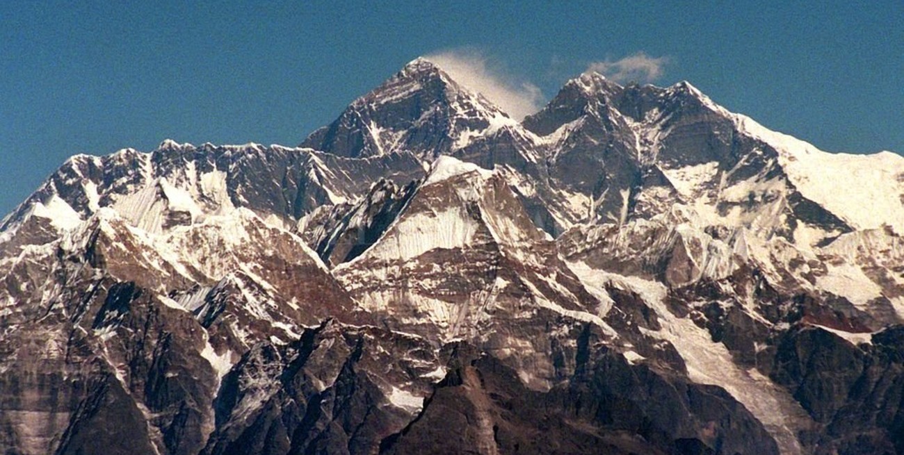 Everest: ya suman 10 los muertos en una temporada récord de escaladores