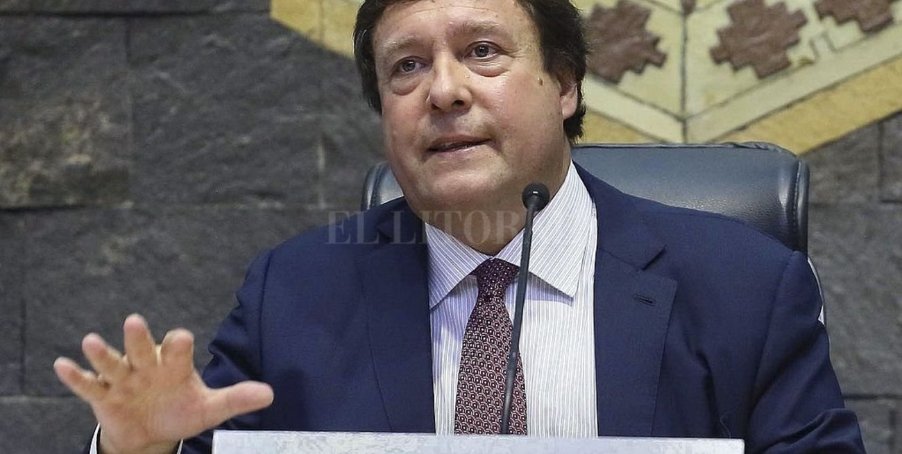 Inhabilitan al actual gobernador de Río Negro a ser candidato a la reelección