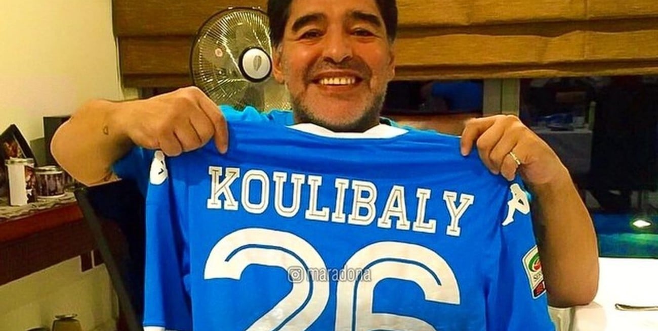 Maradona respaldó a Koulibaly, jugador del Napoli discriminado 