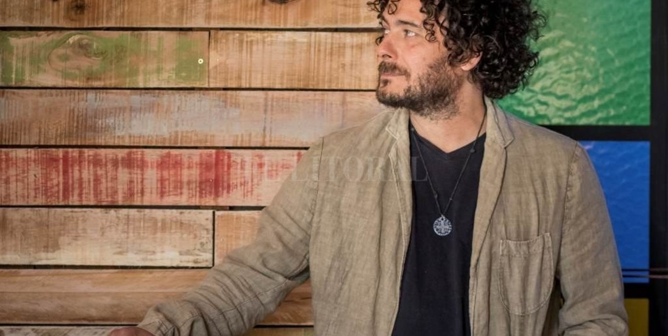 Raly Barrionuevo explora su historia más íntima con un repertorio ligado a su propia tradición familiar