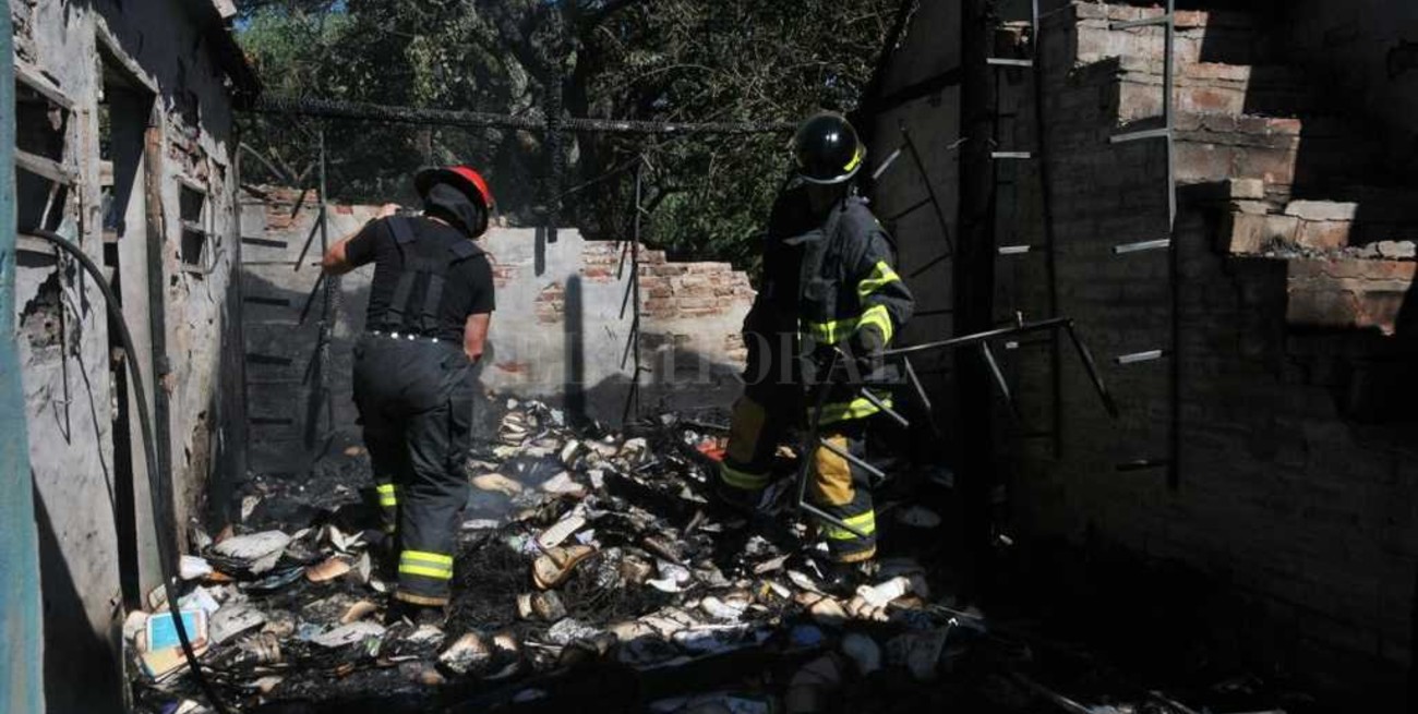 Se incendió una biblioteca popular en Colastiné Norte