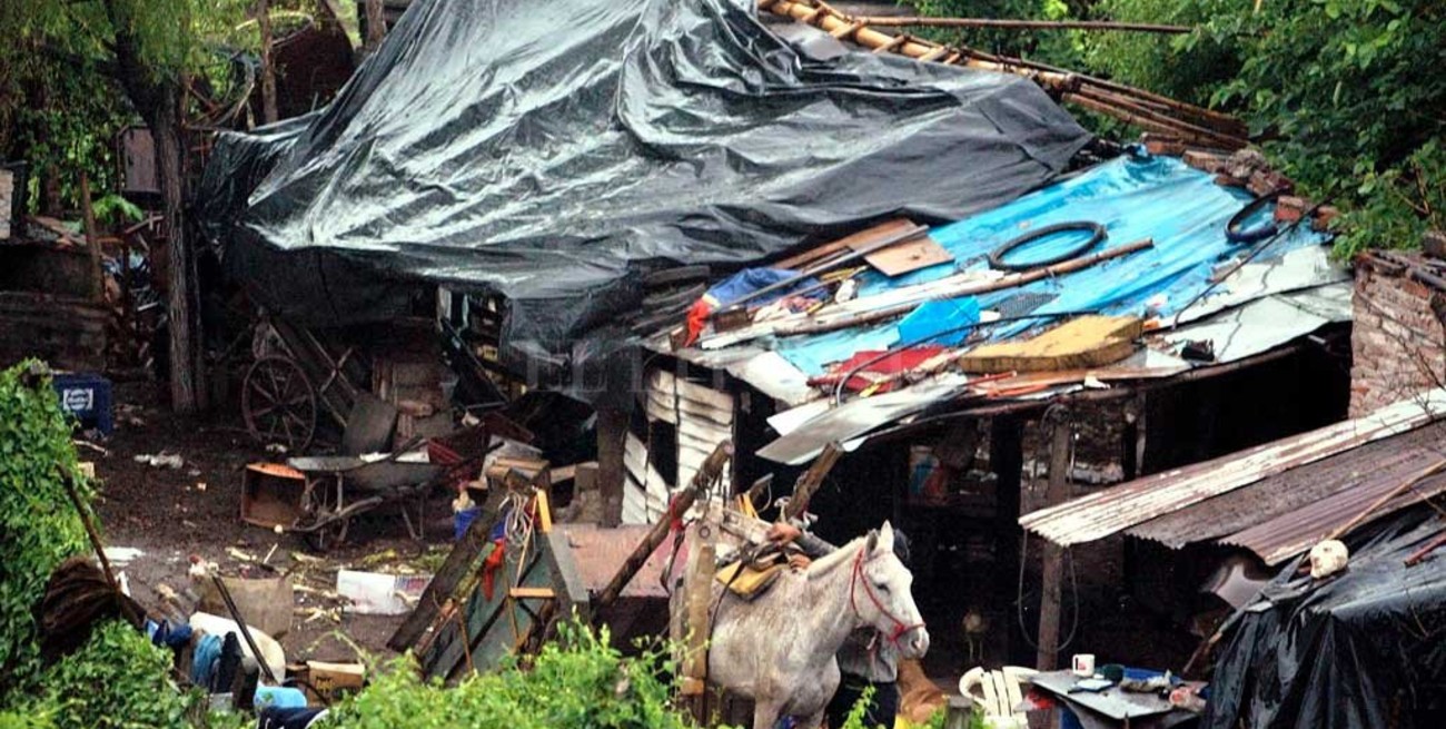 Más de 200 mil hogares viven bajo "hacinamiento crítico" en Argentina 