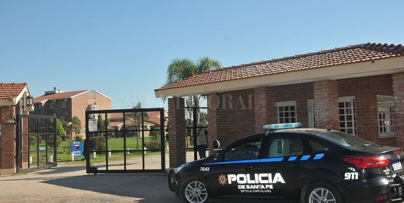 Cinco barras de Colón demorados por "apretar" a los jugadores