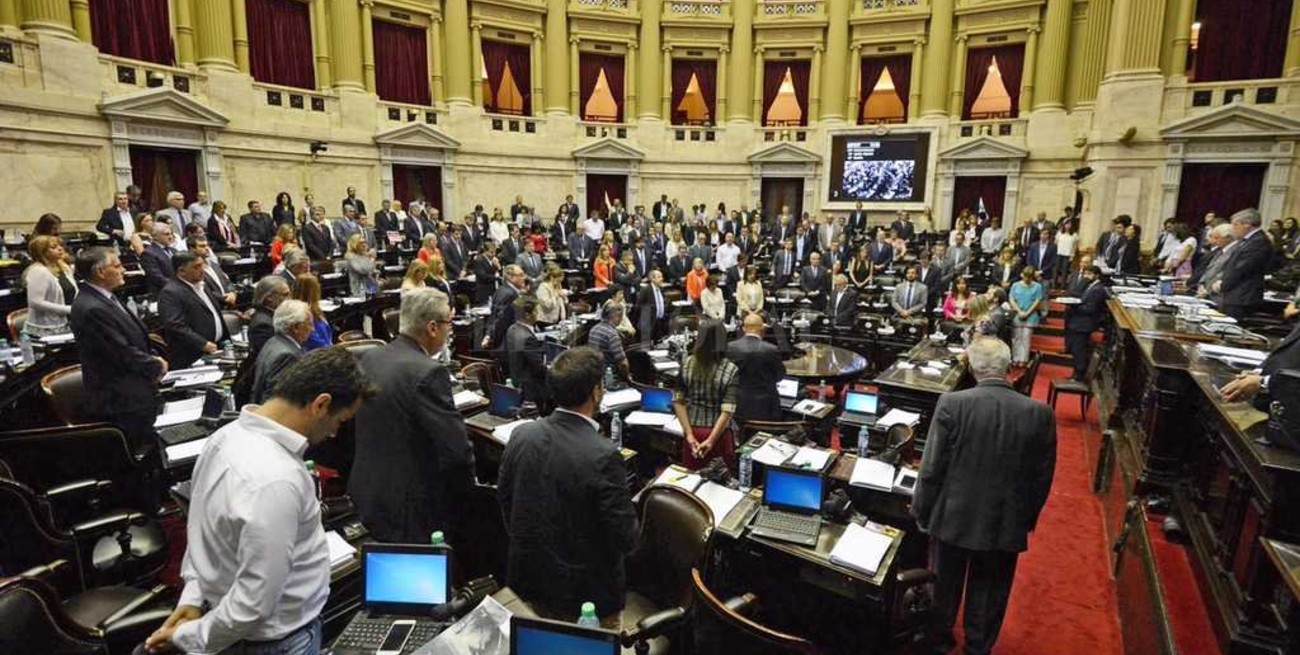Diputados agradecieron la ayuda internacional para buscar al submarino