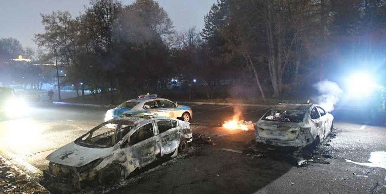 Decenas de muertos y un millar de heridos en los disturbios de Kazajistán