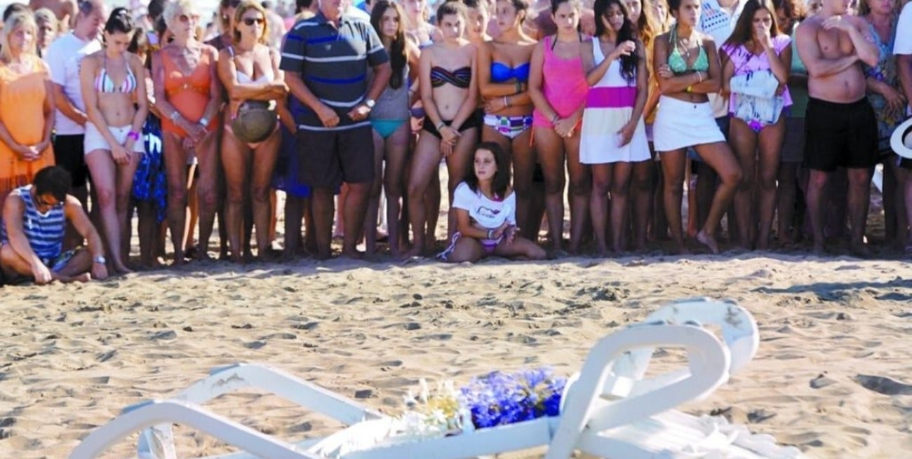 Banderas a media asta en las playas de Villa Gesell por el crimen de Fernando Báez Sosa