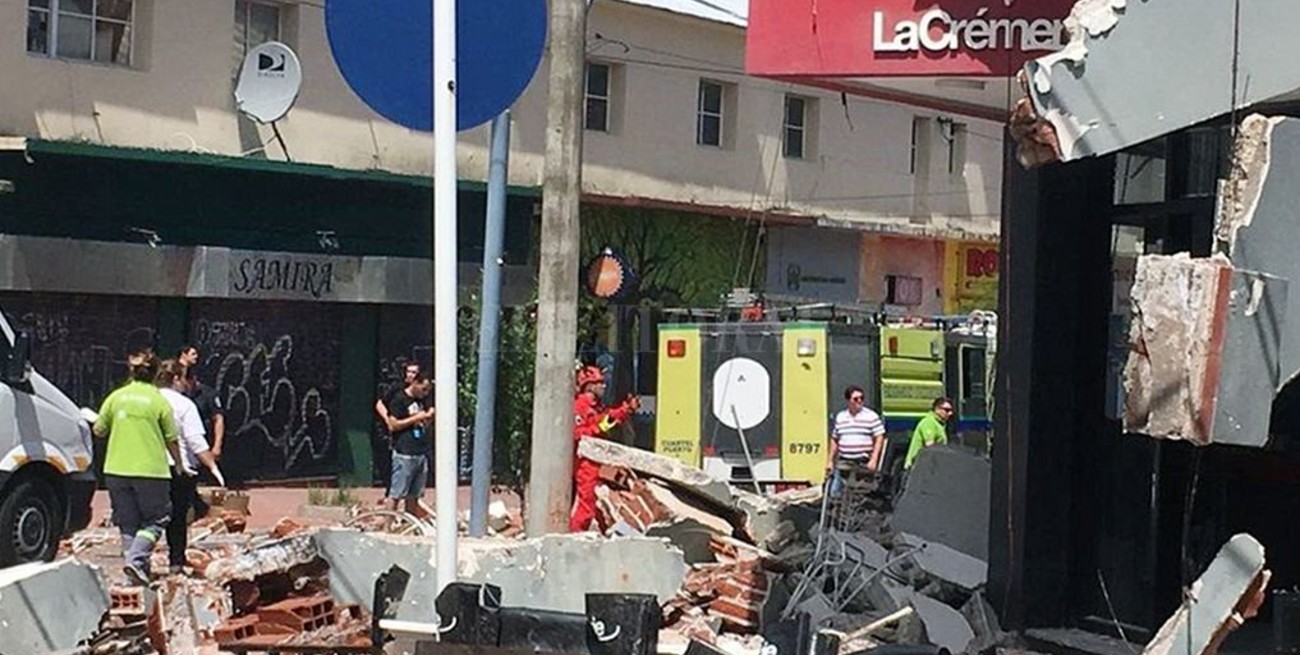 Una mujer y su hija mueren aplastadas por el derrumbe de tres balcones