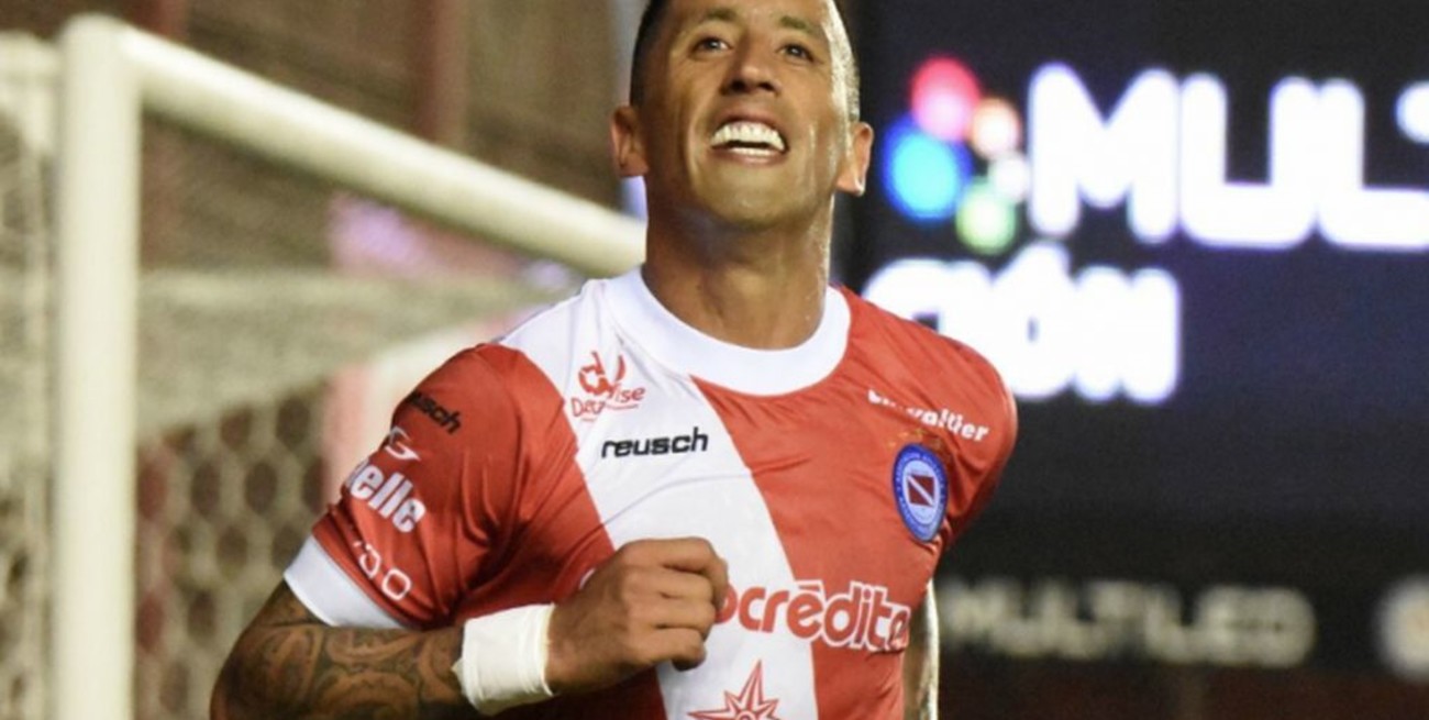 El delantero Lucas Barrios está cerca de ser refuerzo de Patronato 