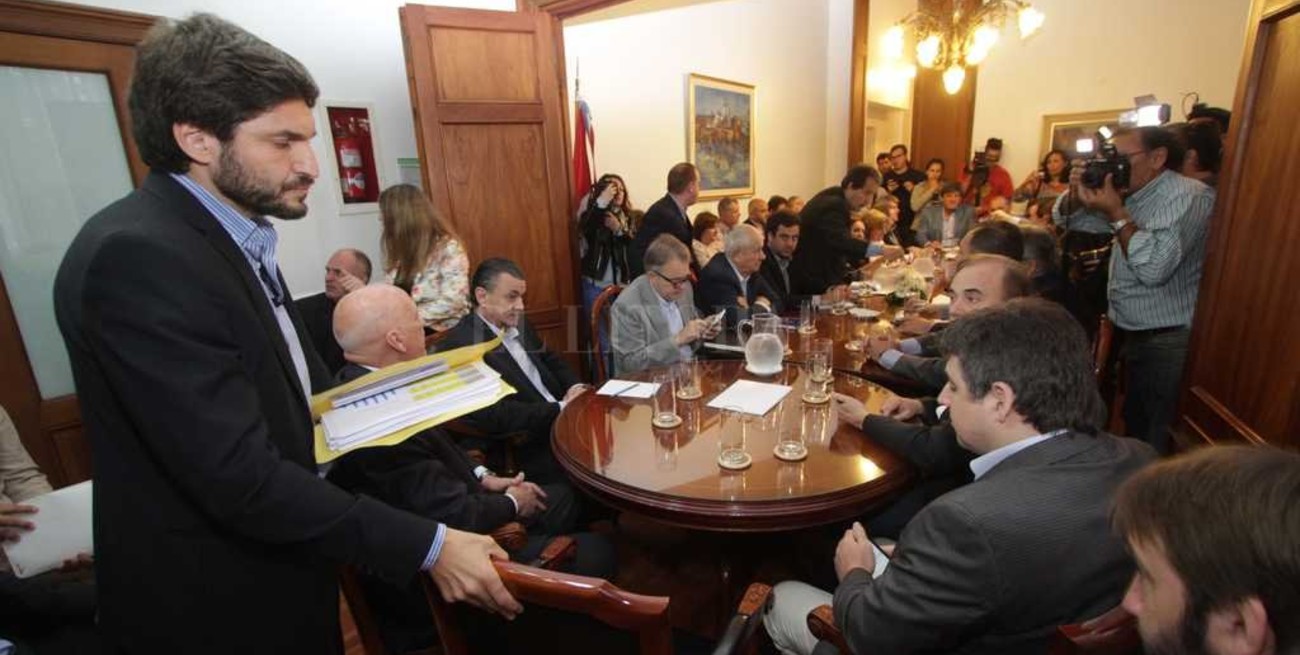 Pullaro dijo sentirse "espiado" y se reunió sin taquígrafos con diputados