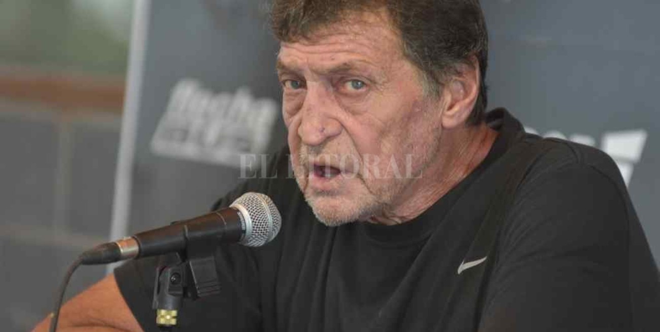 Falcioni confirmó que Colón está negociando la llegada de Wanchope Ábila