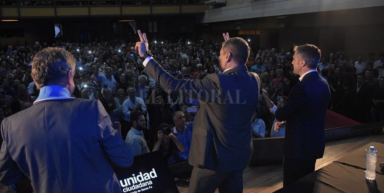 Rafael Correa, Leandro Busatto y Agustín Rossi en un multitudinario acto en Santa Fe