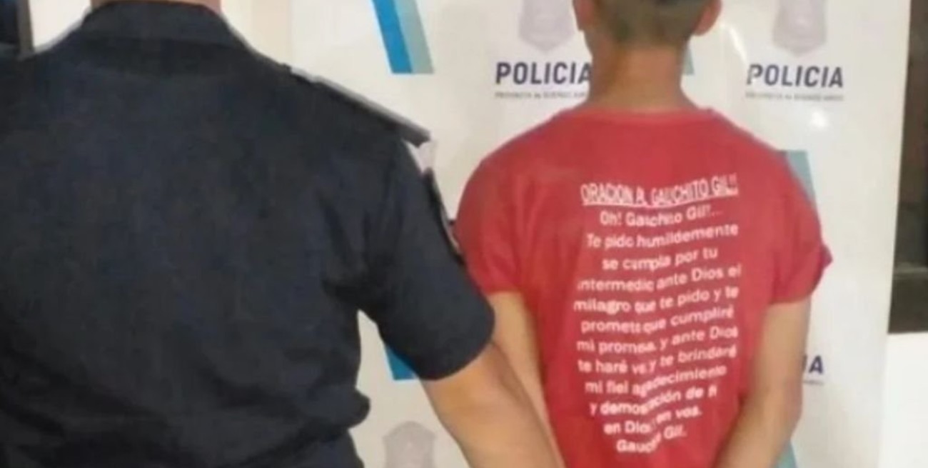 Insólito: un ladrón pudo ser identificado porque se le cayó el carnet de vacunación contra el Covid