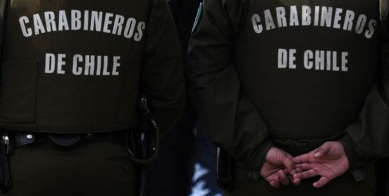 Siguen los ataques a comisarías chilenas: cinco carabineros heridos por perdigones