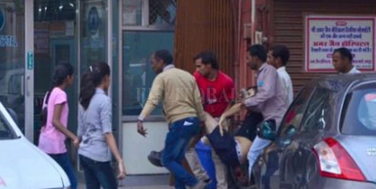 Un turista argentino murió corneado por un toro en la India