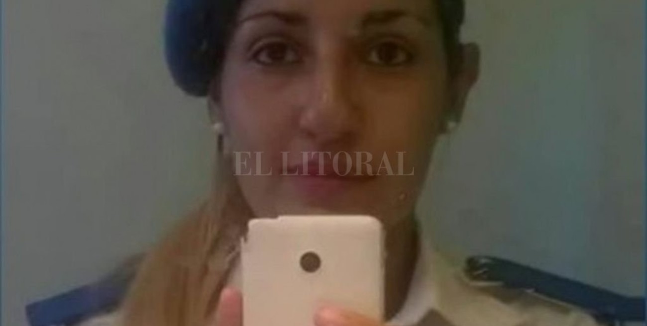 Un policía se olvidó una bala en la pistola y mató a una compañera