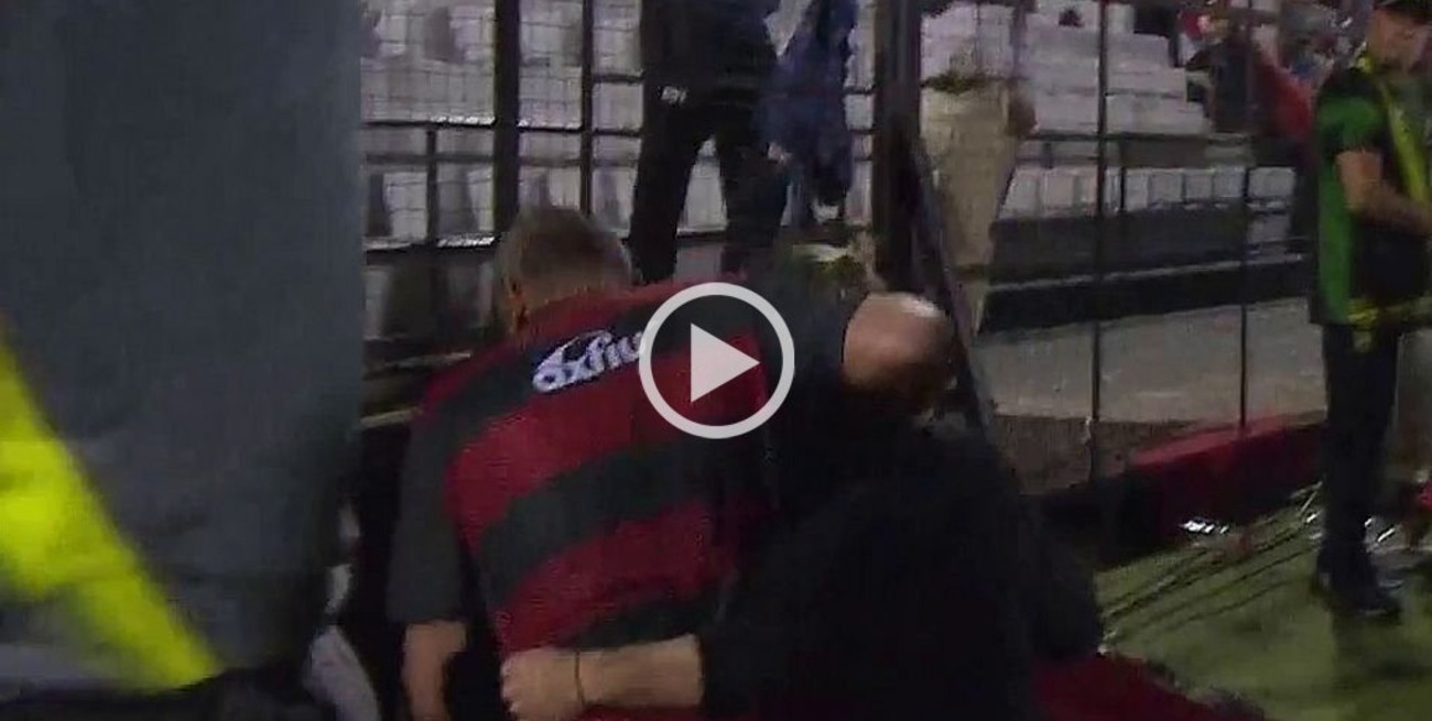 Escándalo en Patronato-Defensa y Justicia: Beccacece gritó un gol y Delfino lo agarró del cuello