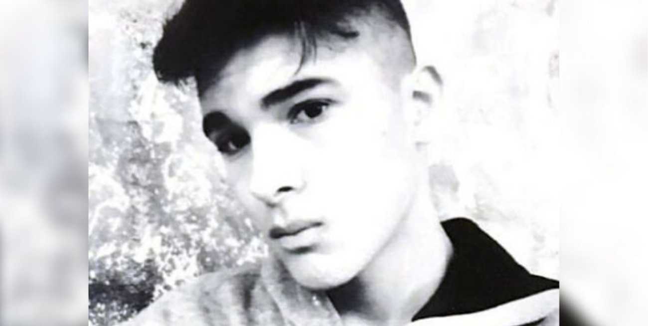 Confirmaron que una chomba del acusado del triple crimen de Melchor Romero tenía manchas de sangre