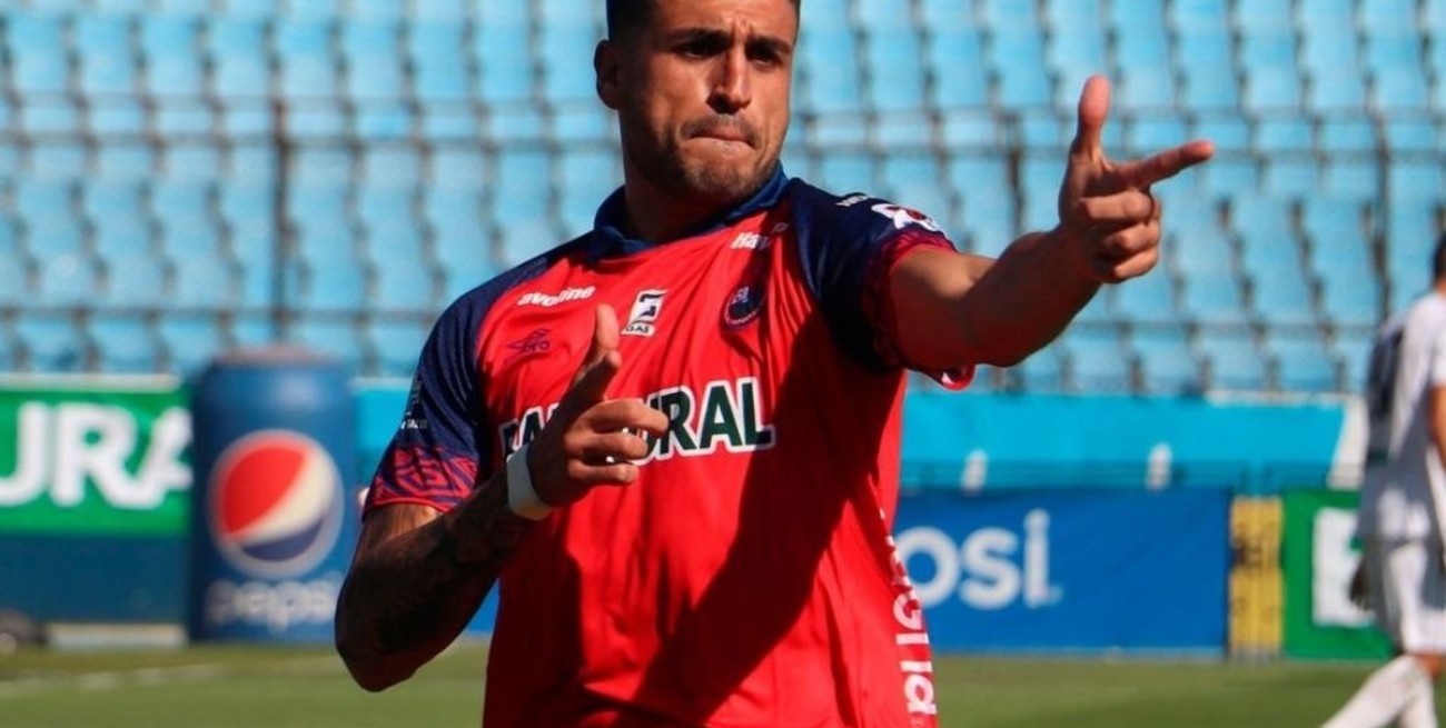 Un santafesino elegido el mejor futbolista extranjero de Honduras