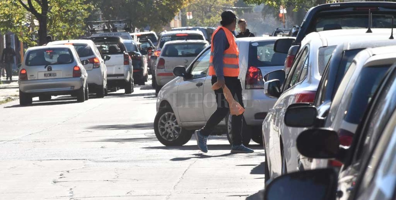 Detalles sobre la ordenanza que regula a los cuidacoches en Santa Fe