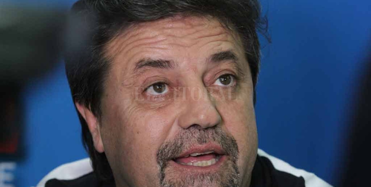 Caruso Lombardi vuelve a dirigir: ahora en San Martín de Tucumán