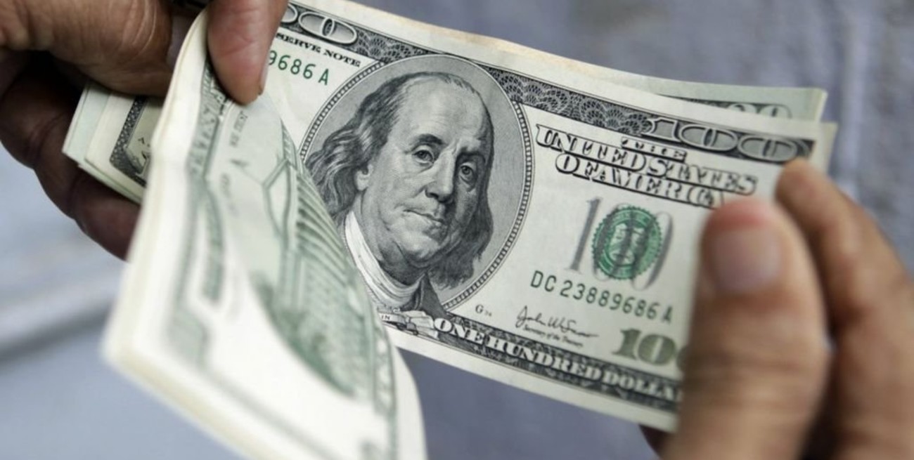 El dólar retrocedió 34 centavos y cerró a $ 44,50