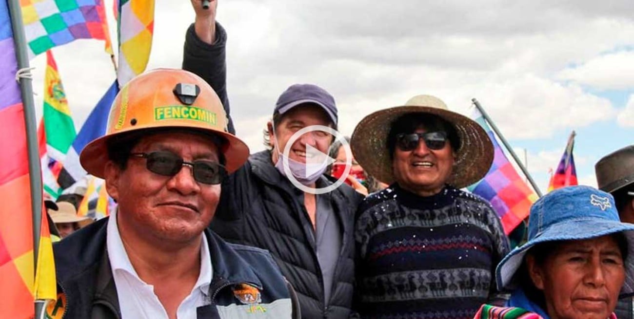 Polémica por la participación del embajador argentino en Bolivia en una marcha con Evo Morales