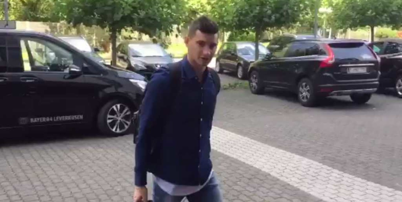 Alario ya llegó a Bayer Leverkusen