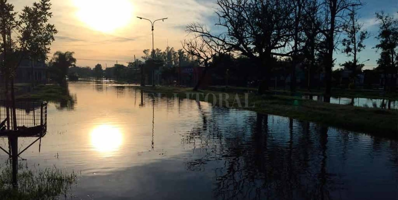 Cedieron las defensas y se complica la situación en Villa Minetti
