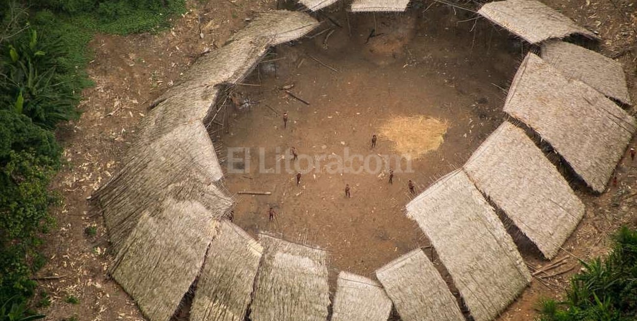 Fotografían por primera vez a una tribu aislada y en riesgo de desaparecer