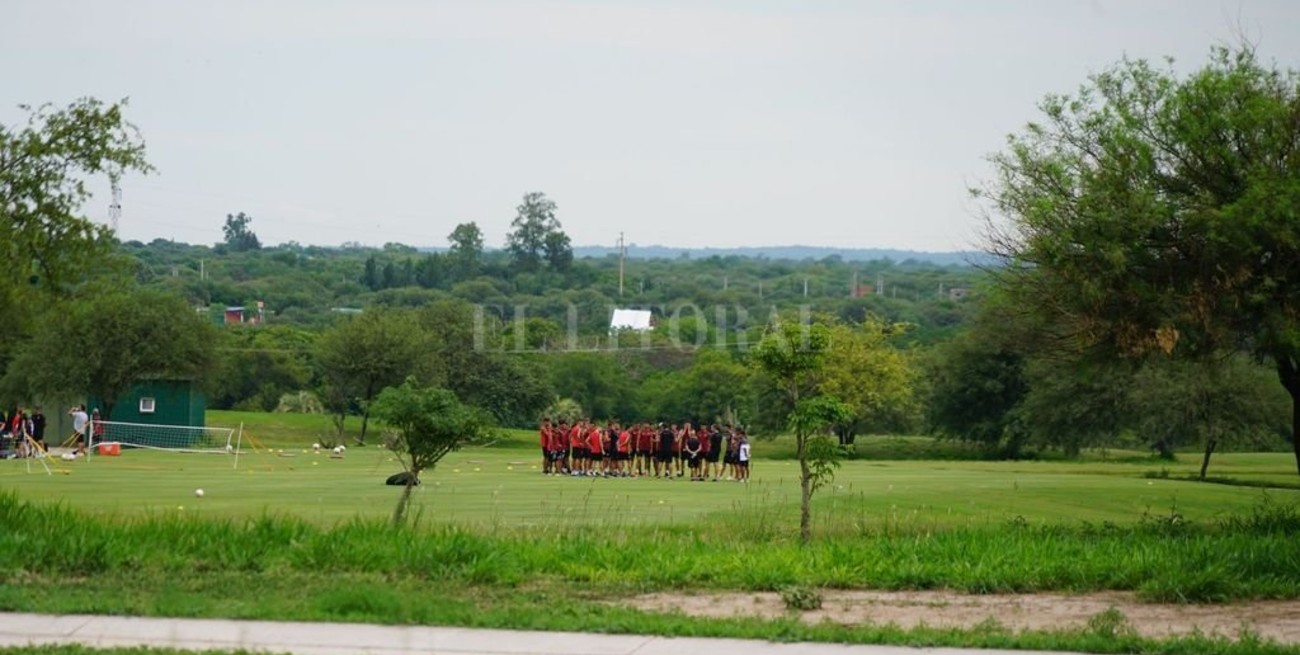 Último entrenamiento de Colón previo a la final con River