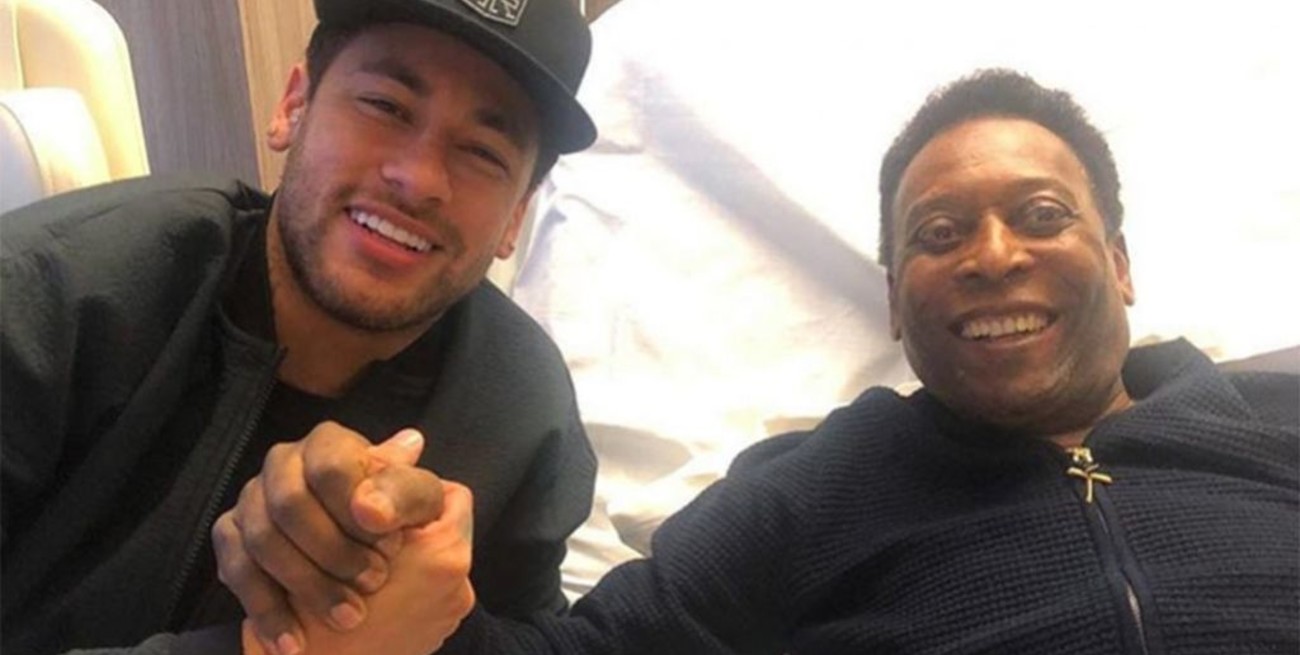 Pelé regresó a Brasil tras estar internado en Francia