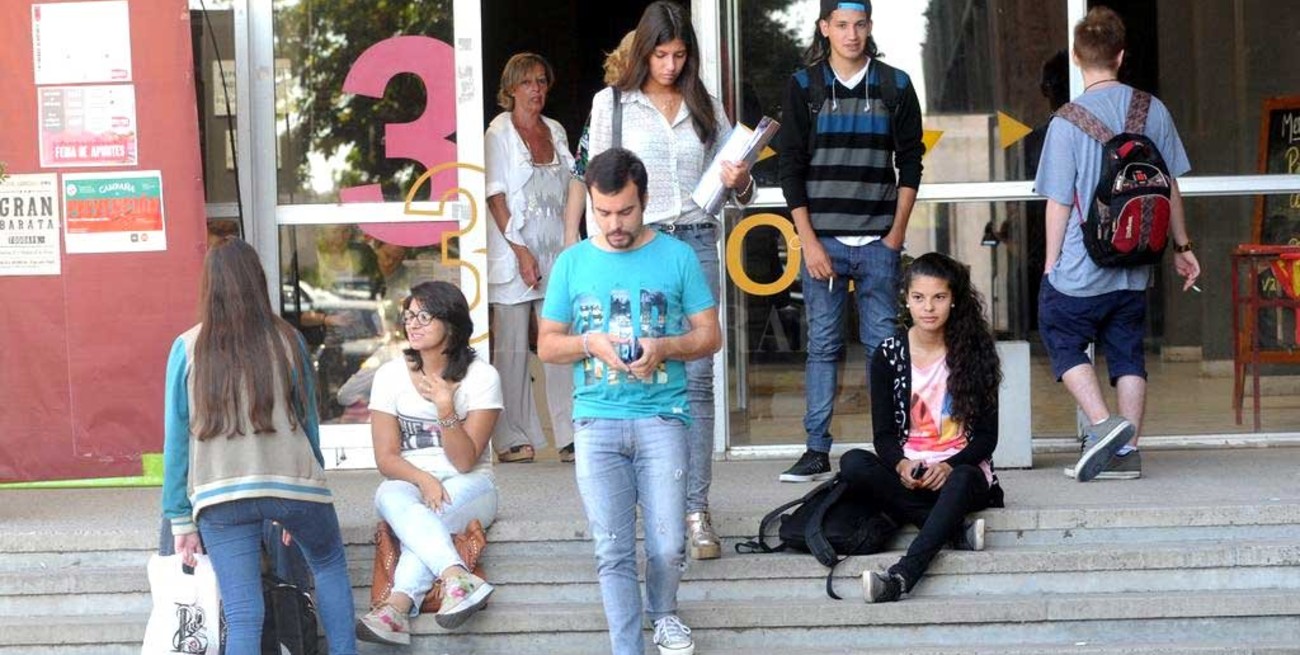 Los países donde los estudiantes de clase trabajadora ingresan a la universidad son más felices 