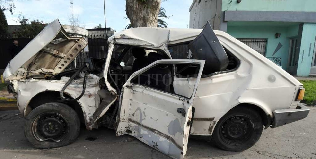 Viajaban 7 en un 147: volcó y murieron madre e hija