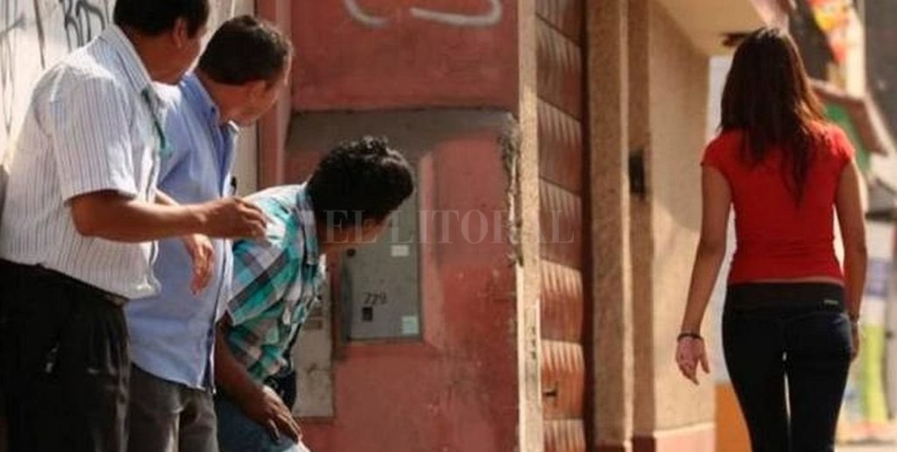 El Gobierno promulgó la ley que incluye al acoso callejero como violencia hacia la mujer