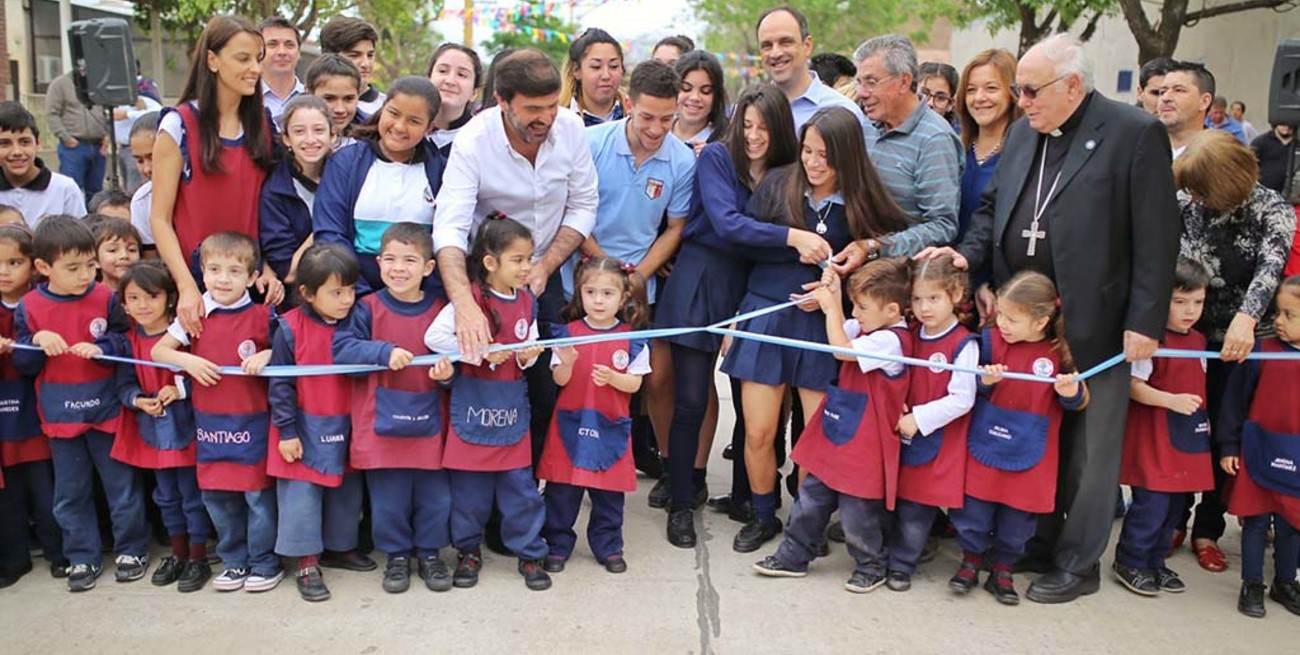 Barrio Santa Rita: José Corral inauguró la pavimentación de Florencio Fernández