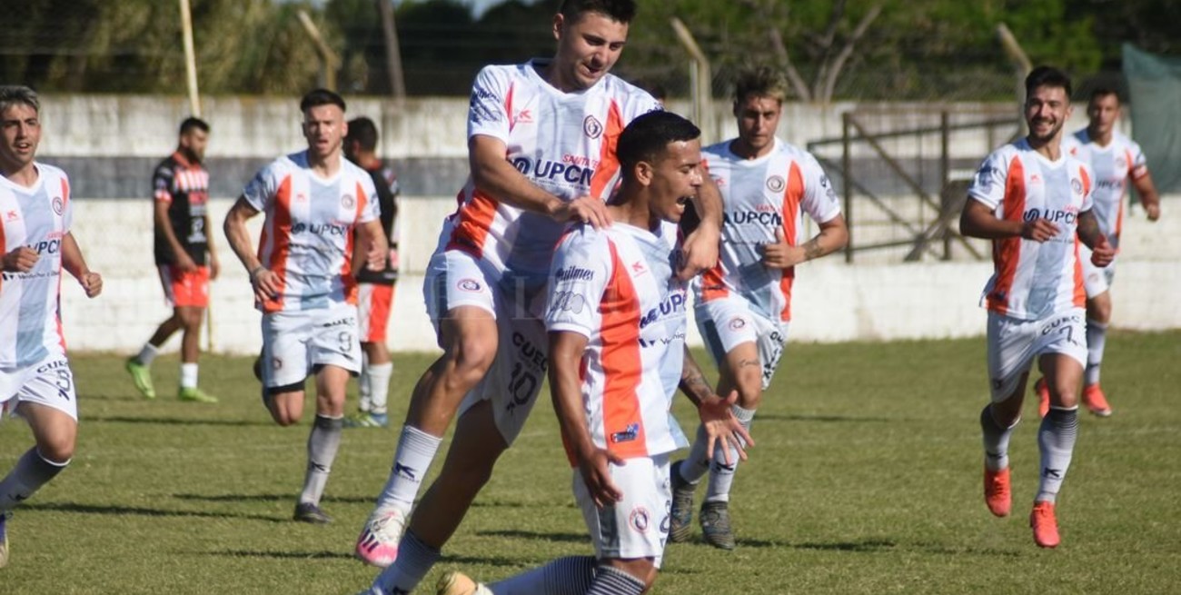 Cosmos le ganó a Colón de San Justo en un partidazo