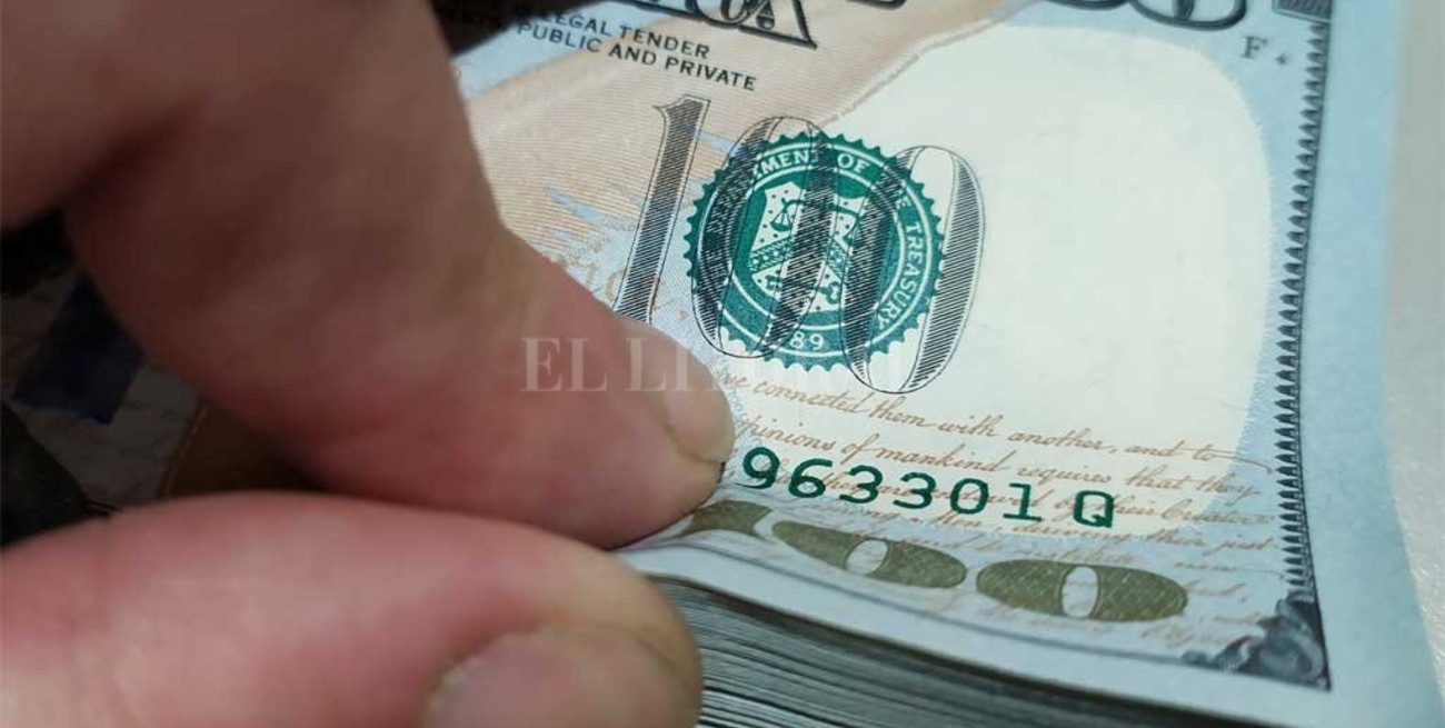 Dólar hoy: el "blue" sigue en alza y roza los 200 pesos